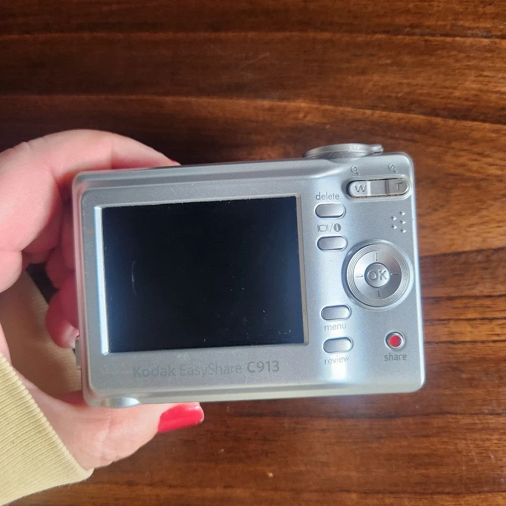 Kodak EasyShare C913 Digital Camera 9.2MP, 3X Optical Zoom, Silver. Read
